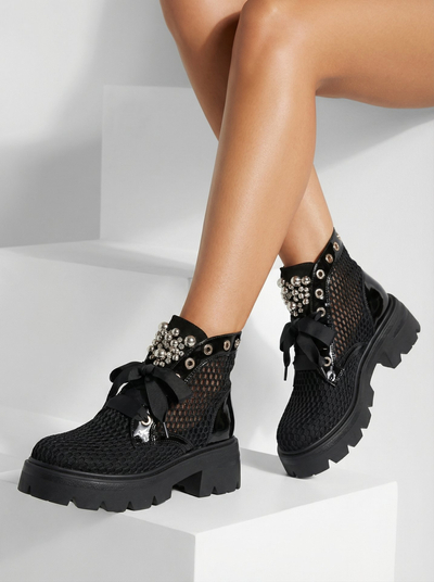 Royalfashion Cizme de damă ajurată în negru Afaserr