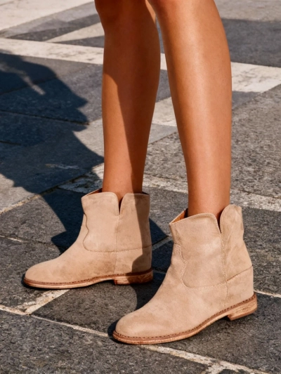 Bocanci Royalfashion în stil cowboy pe o platformă acoperită Blueston
