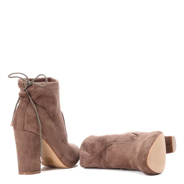 Brązowe botki na słupku Kelly - Obuwie