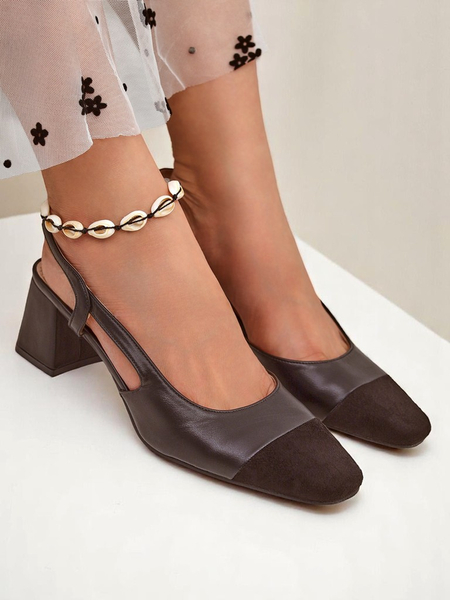 Royalfashion Zapatos de salón de tacón bajo con adorno en la puntera Eleganzo para mujer