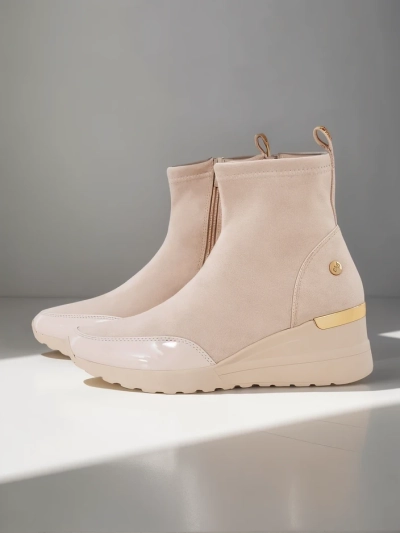 Botine Zarricos pentru femei pe toc wedge.