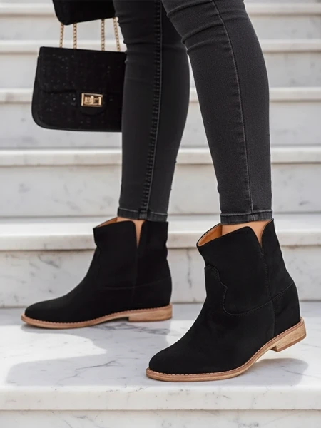 Cizme cowboy de la Royalfashion pe o talpa acoperita Blueston