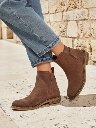 Gyal dem boot ala Chelsea boot fram eko-suedha Veysi