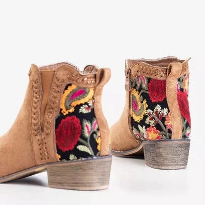 OUTLET Cizme dama maro cu broderie decorativa Hastieli - Pantofi