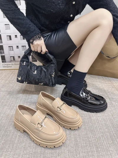 Royalfashion Mocasi din patent pentru femei Adelio