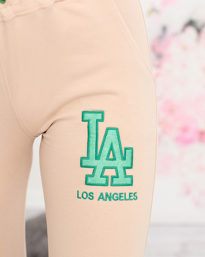 Pantaloni de trening de dama bej cu un petec colorat - Imbracaminte