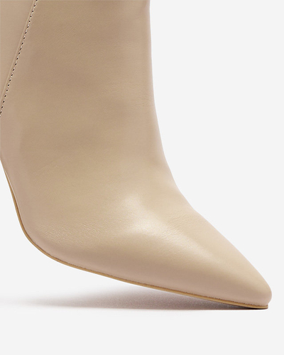 Cizme de damă bej decorate cu cuișoare Sertika - Încălțăminte