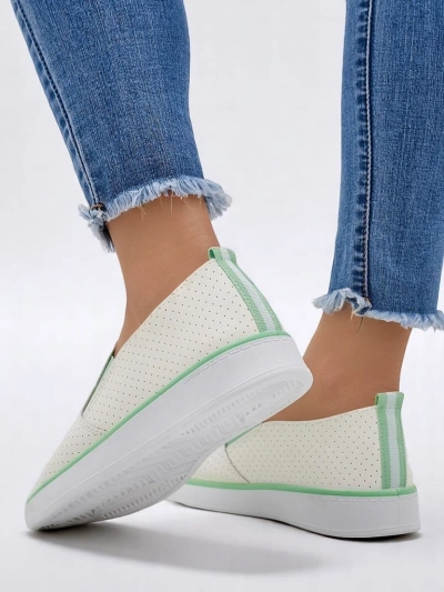 Pantofii slip-on perforați Royalfashion pentru femei Kassias