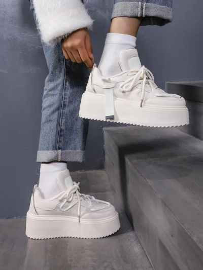 Pantofi sport Royalfashion pentru femei pe o platformă Aeroll