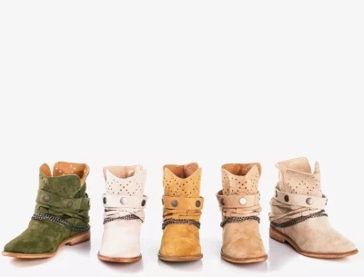 OUTLET Cizme maro deschis a'la cizme de cowboy pe o pană de interior Salemi - pantofi