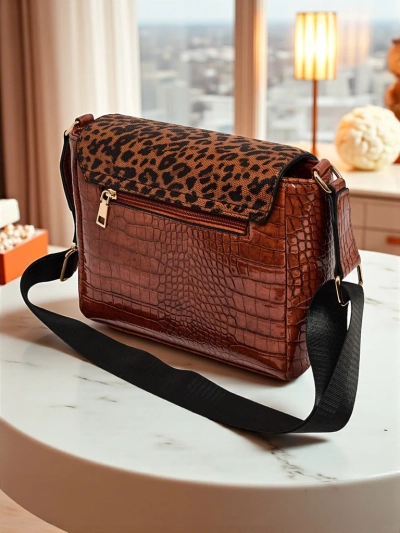 Geantă Ariadne Camel Croco cu Clapetă Panteră – Poștaș Elegantă