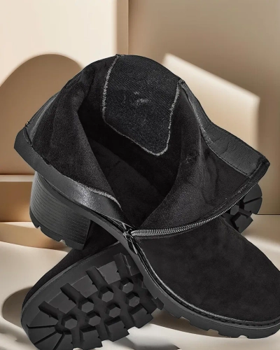 Bocanci de glezna pentru femei din ecorezina Royalfashion pe un post Weggis
