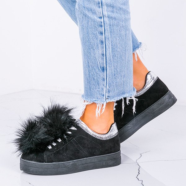 Czarne tenisówki z pomponami Halie - Obuwie