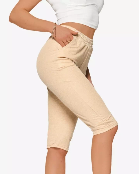 Pantaloni scurți de damă 3/4 din țesătură, bej PLUS SIZE- Îmbrăcăminte