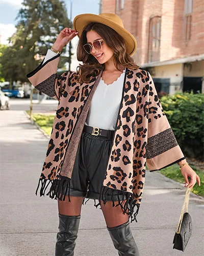 Poncho de femei Royalfashion cu model