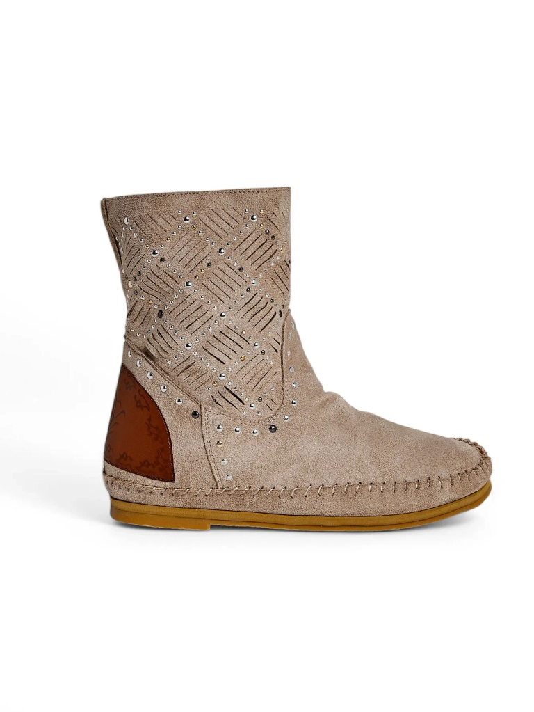 Cizme de gleznă Royalfashion pentru femei pe o platformă joasă cu cuie, stil indian