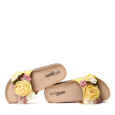 Żółte klapki z kwiatkami Xaverina- Obuwie