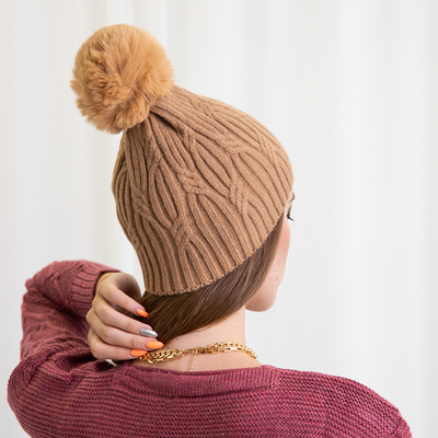 Pălărie cu ciucuri maro deschis - Accesorii