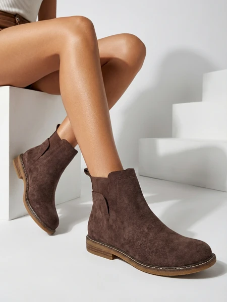 Gyal dem boot ala Chelsea boot fram eko-suedha Veysi