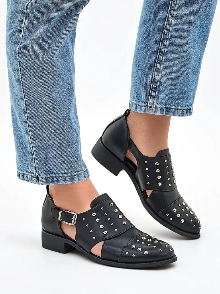 Pantofi pentru femei Royalfashion decorați cu decupaje și capse Azaldoes