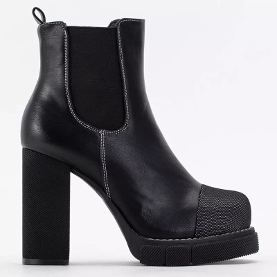 OUTLET Cizme negre de dama pe stalp inalt by Naqiela - Incaltaminte