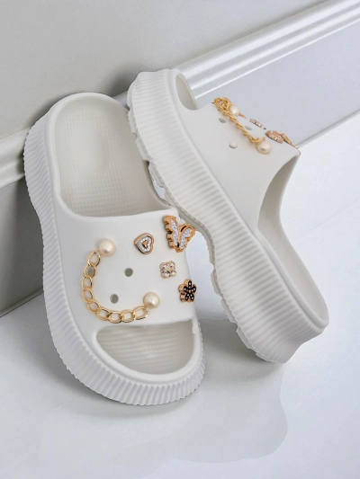 Royalfashion Sandale de damă din cauciuc cu ornamente Slash Glam