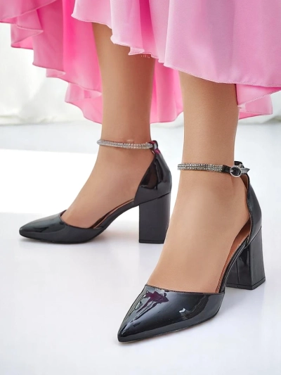 Royalfashion Pantofi cu toc pentru femei din piele ecologică lacuită cu o curea decorată cu cristale Furoni