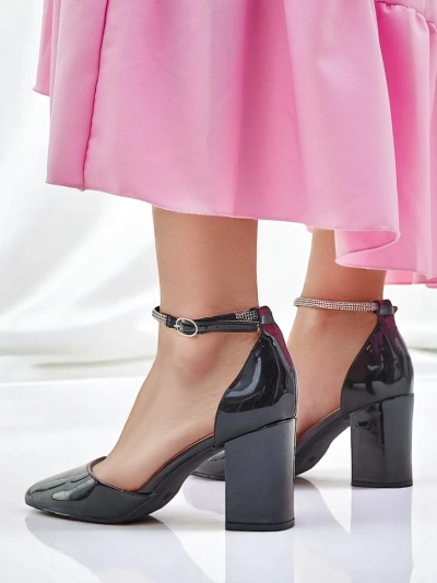 Royalfashion Pantofi cu toc pentru femei din piele ecologică lacuită cu o curea decorată cu cristale Furoni