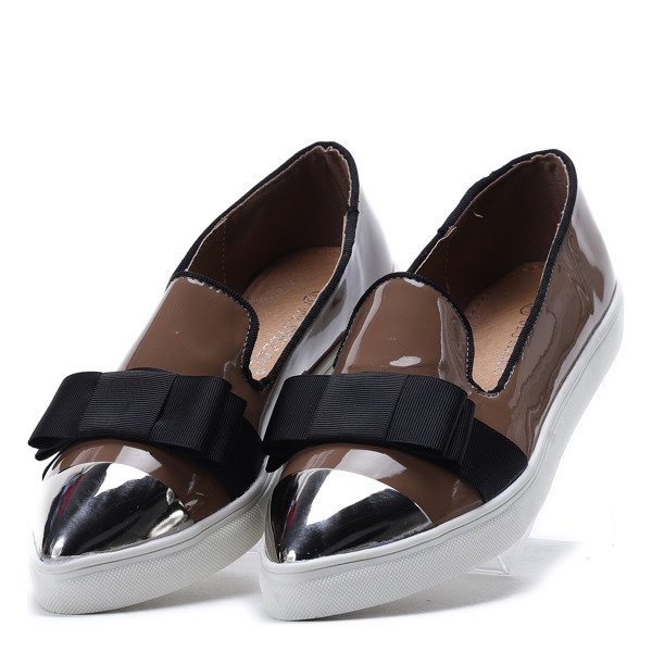 Alunecați-vă cu un deget de la picior lăcuit în Barbara-încălțăminte kaki