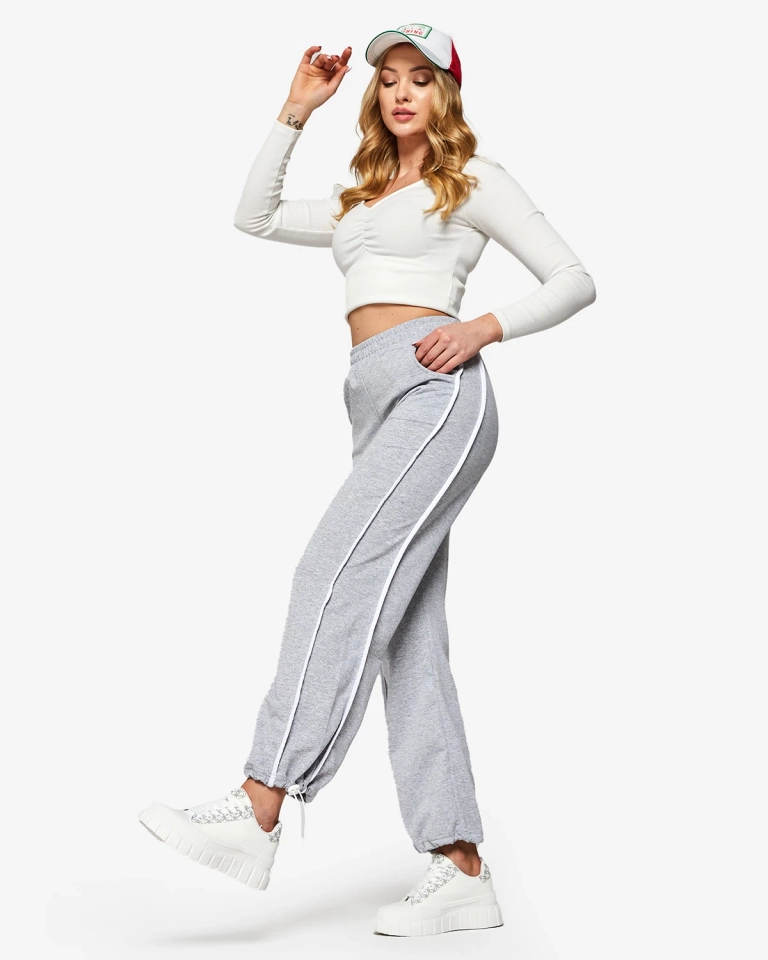 Pantaloni de trening largi de damă gri cu dungi- Îmbrăcăminte