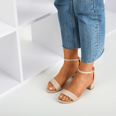 Sandale de dama bej pe o postă joasă First Love - Încălțăminte