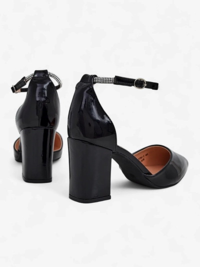 Royalfashion Pantofi cu toc pentru femei din piele ecologică lacuită cu o curea decorată cu cristale Furoni