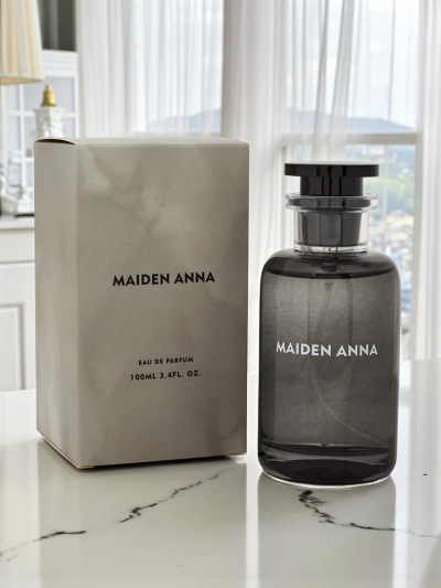 Maiden Anna - Parfum Șarmant cu Acorduri de Agar