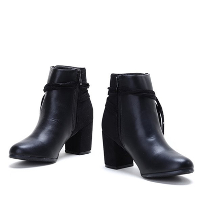 Czarne botki na słupku Frida - Obuwie