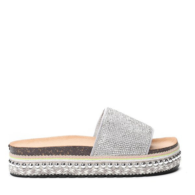 Szare klapki z cyrkoniami na platformie Naomie- Obuwie