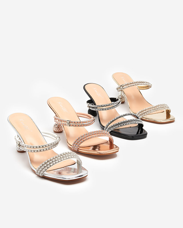 OUTLET Papuci aurii lacuiti cu tocuri joase Lakopi - Incaltaminte