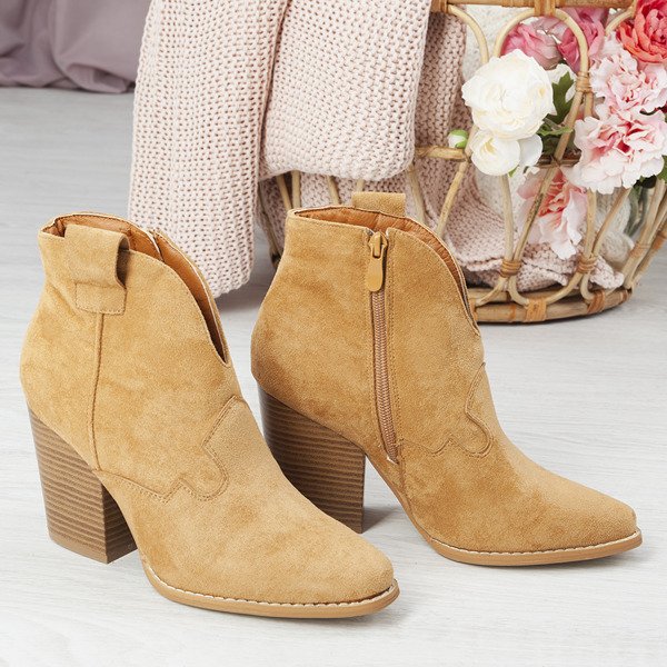 Kowbojki na wyższym słupku w kolorze camel Gaja - Obuwie