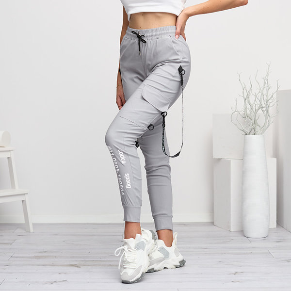 Pantaloni cargo de damă gri cu inscripții - Îmbrăcăminte