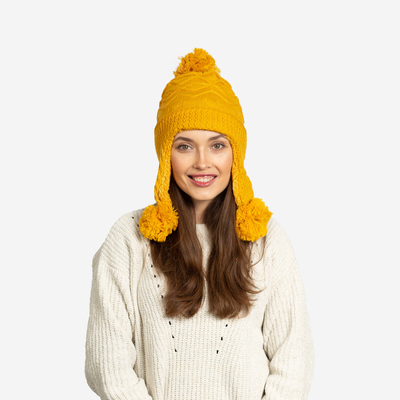 Palarie de dama galbena izolata cu pompoane - Accesorii