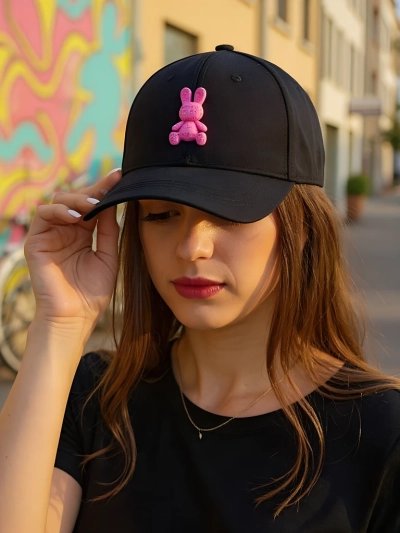 Royalfashion Șapcă cu Patch Chic Iepuraș