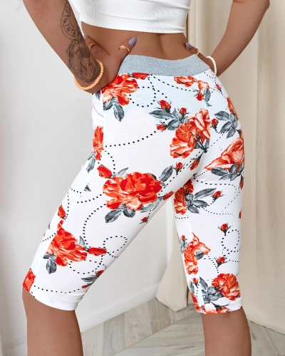 Pantaloni scurti de damă, lungi 3/4, florali, în alb și roșu MĂRIME PLUS - Îmbrăcăminte