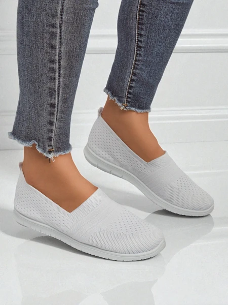 Balerin blan Ariadne pou fanm ki fèt ak twal rèspirant sou sèl plat