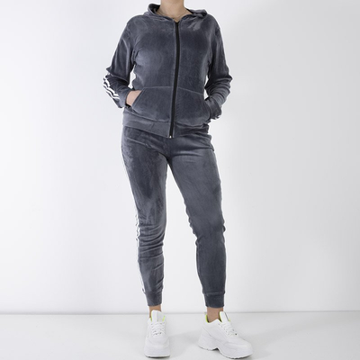 Set de trening gri pentru femei cu dungi albe - Îmbrăcăminte