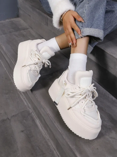 Pantofi sport Royalfashion pentru femei pe o platformă Aeroll