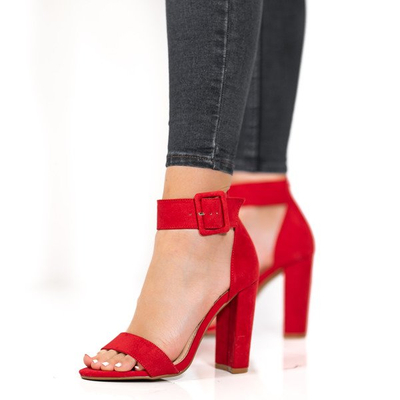 Czerwone sandały na słupku z zapięciem Katie - Obuwie