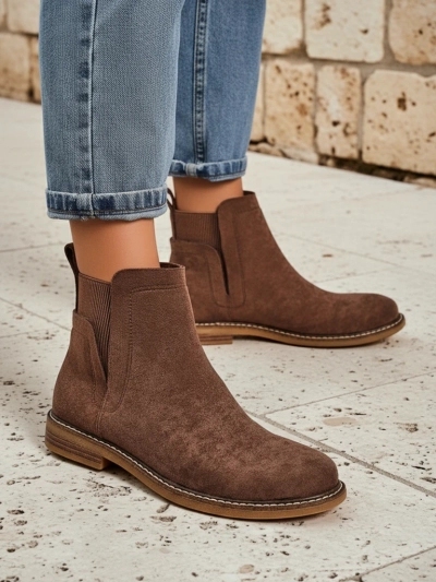 Gyal dem boot ala Chelsea boot fram eko-suedha Veysi