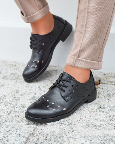 Pantofi de damă cu șiret din piele ecologică traforată, de culoare neagră Selofso- Footwear
