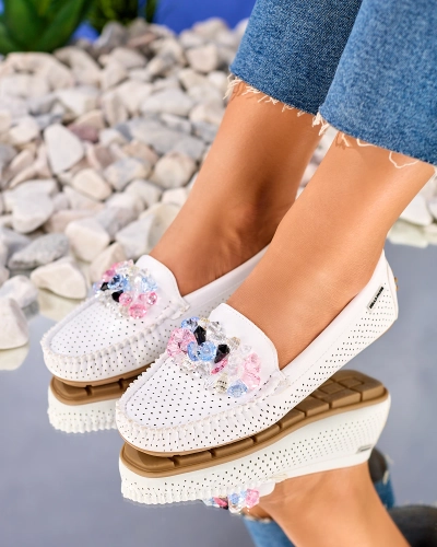 Royalfashion Mocasini albi de damă, ajurați, cu cristale decorative Cizzas