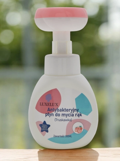 Luxelux Spumă antibacteriană pentru mâini cu aromă de căpșuni 300 ml