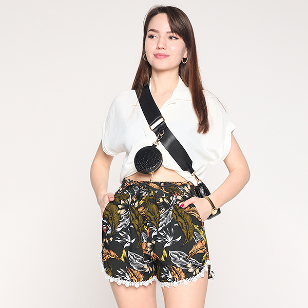 Pantaloni scurți de damă negri și portocalii cu model floral - Îmbrăcăminte